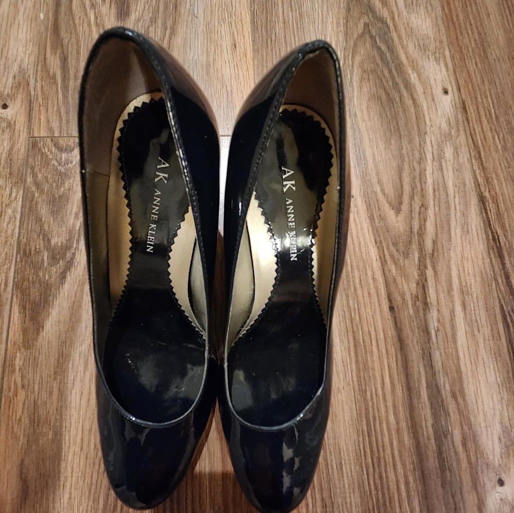 Navy patent leather shoes